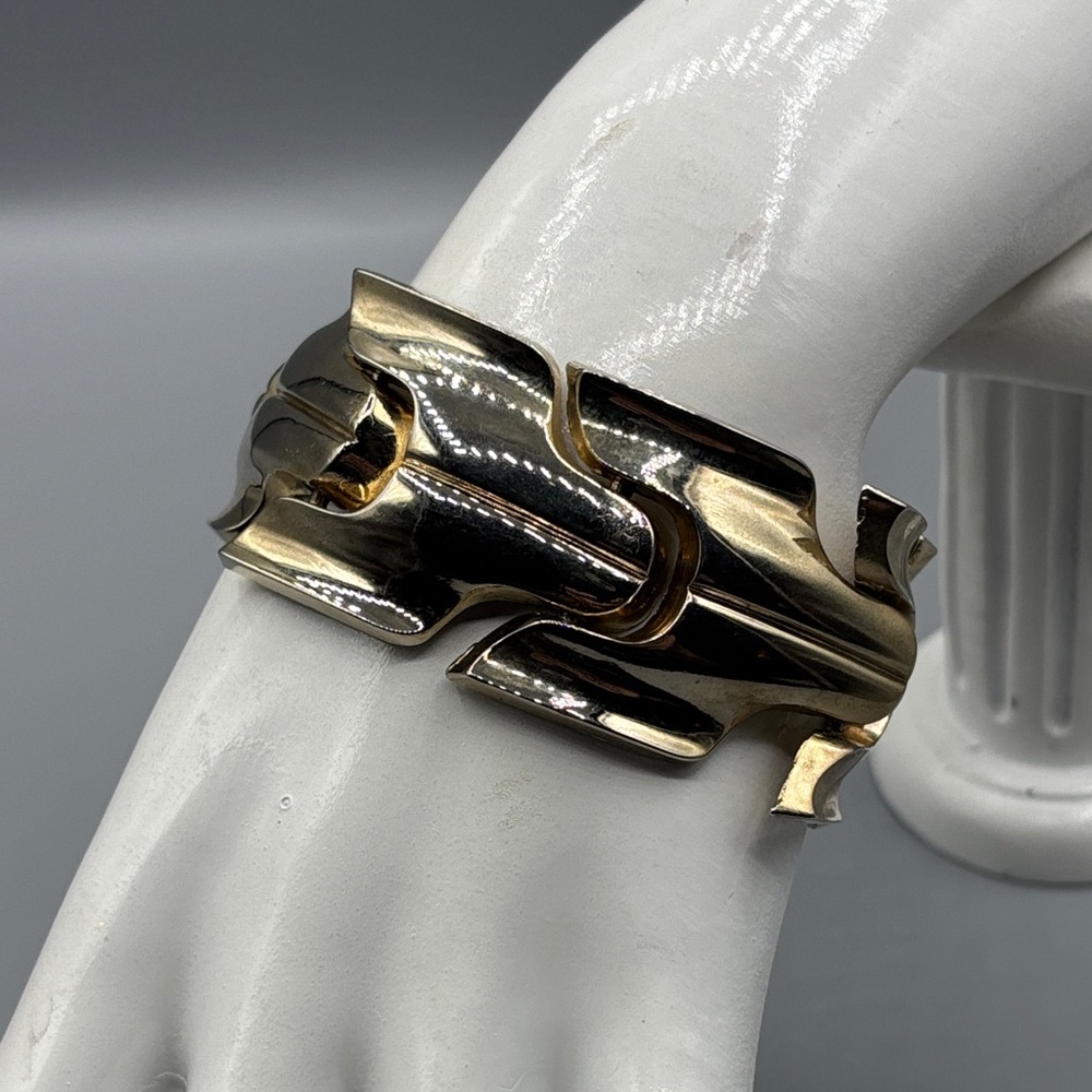 Wide Chunky Goldtone Link Bracelet JP408